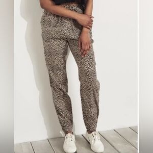 Hollister Ultra High-Rise Cotton Paper Bag leopard cheetah print Joggers